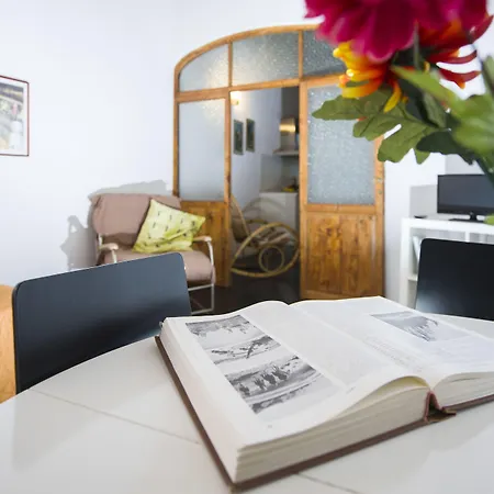 Guesthost - San Lorenzo Charm - Nook Апартаменты *